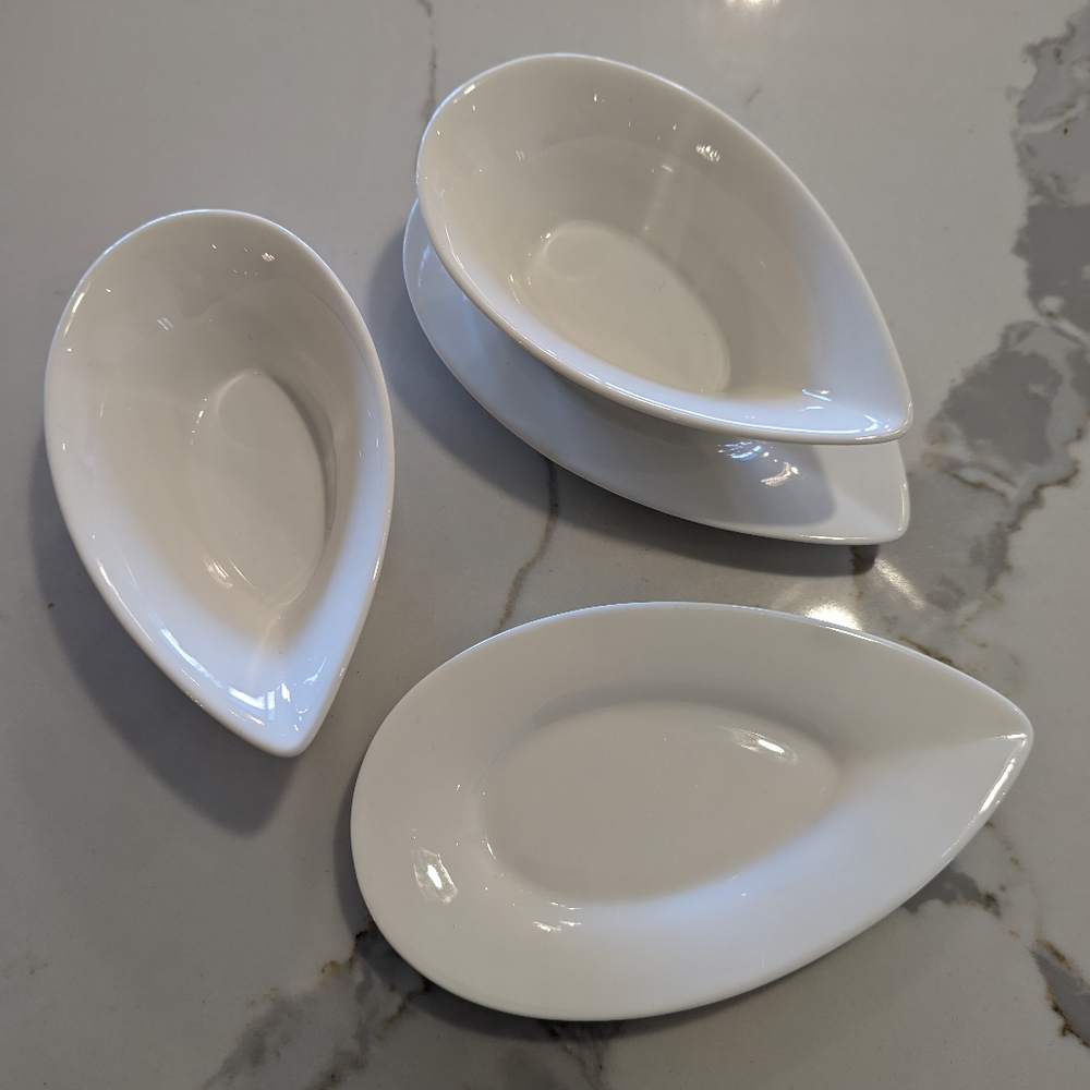 White dish and plate